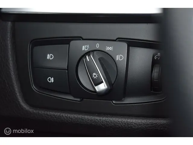 BMW 3 Serie 320i High Executive 2014 Benzine 15