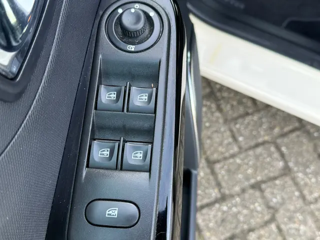 Renault Captur 1.2 TCe Expression Automaat 2013 Benzine 11