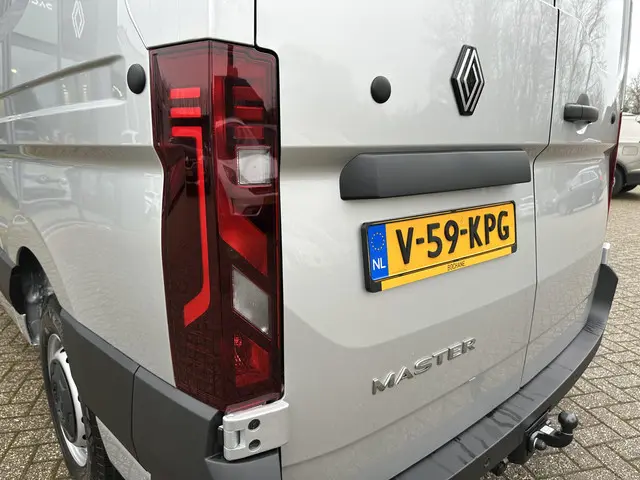 Renault Master T35 2.0 dCi 130 L2H2 Advance 2024 Diesel 22