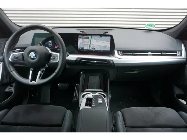 BMW X1 sDrive18i 2023 Benzine 9