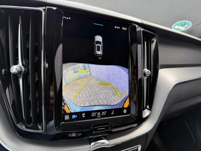 Volvo XC60 B4 D AWD Plus Dark 2023 Diesel 31