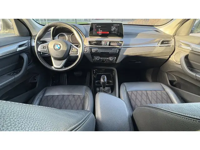 BMW X1 sDrive20i High Executive 2019 Benzine 12