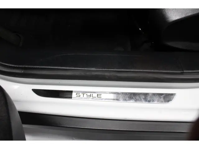 Peugeot 2008 1.2 PureTech Style 2015 Benzine 25