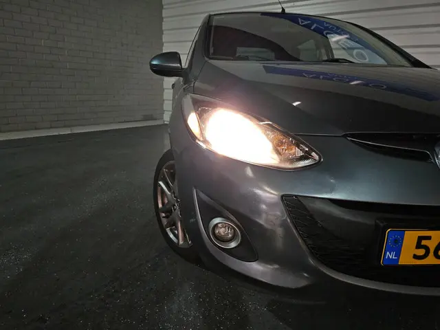 Mazda 2 3