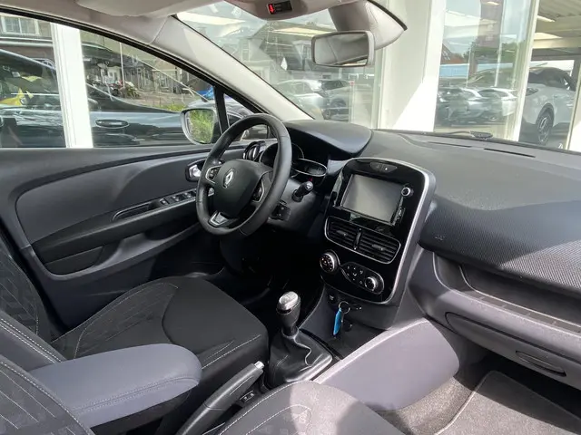 Renault Clio Estate 0.9 TCe Limited 2018 Benzine 6