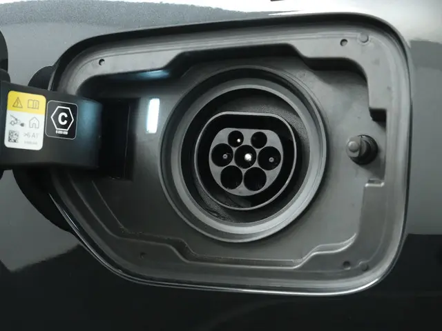 BMW 3 Serie 330e 2024 Hybride Benzine 39