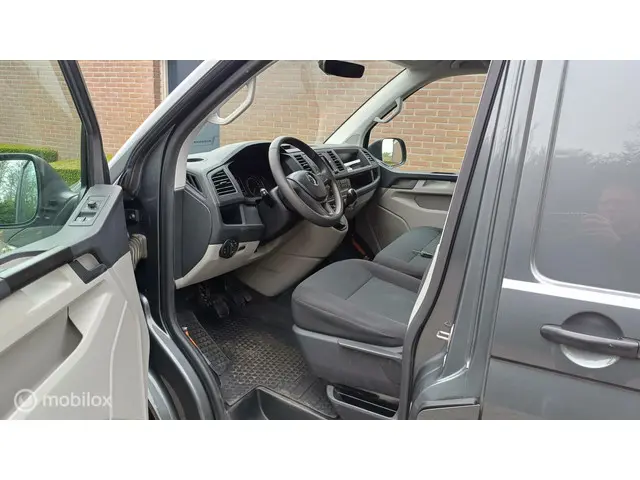 Volkswagen Transporter 2.0 TDI L1H1 2017 Diesel 19