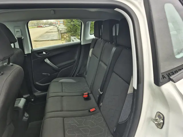 Peugeot 2008 1.2 PureTech Blue Lion 2018 Benzine 12