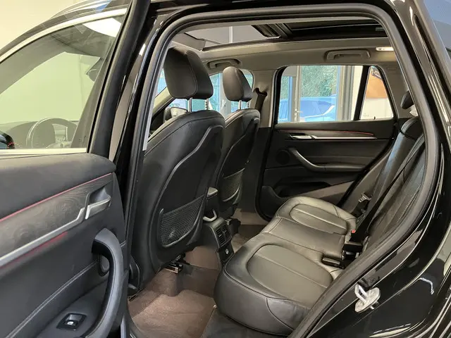 BMW X1 xDrive20i High Executive 2018 Benzine 16