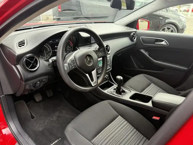 Mercedes-Benz A-Klasse 180 Ambition 2013 Benzine 23