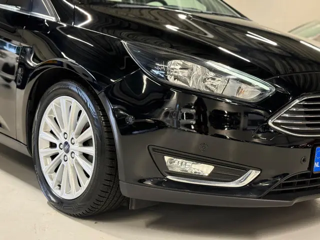 Ford Focus 1.0 Titanium Navi|Trekhaak|PDC! 2018 Benzine 8