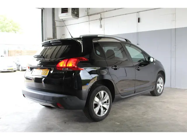 Peugeot 2008 1.2 PureTech Style 2015 Benzine 15