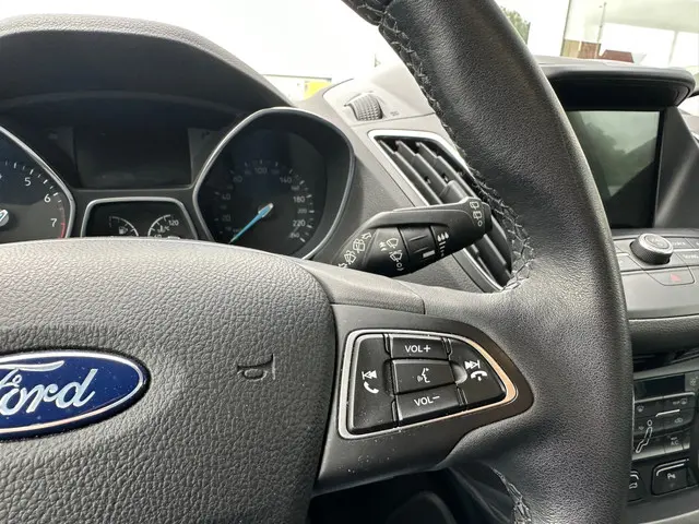 Ford C-MAX 1.5 Titanium 2018 Benzine 23