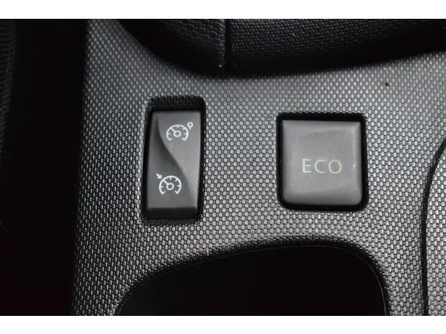 Renault Clio 0.9 TCE Expression 2015 Benzine 29