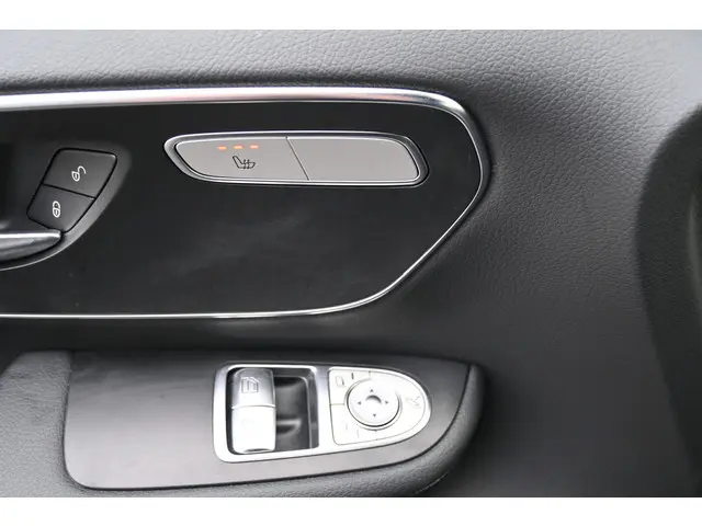 Mercedes-Benz V-Klasse 300d AMG L2 DC 2024 Benzine 16