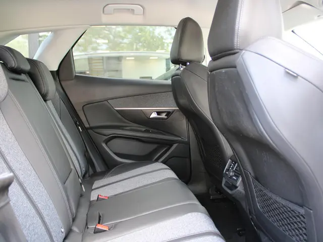 Peugeot 3008 1.2 PureTech Allure 2018 Benzine 9