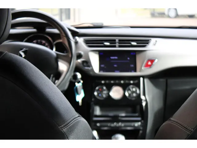 DS DS 3 1.2 PureTech Business 2016 Benzine 12