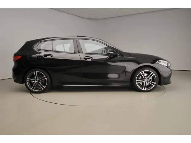 BMW 1 Serie 5-deurs 118i 2021 Benzine 4