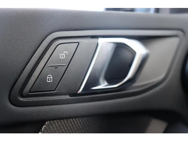 BMW 1 Serie 120 M Sport Design Edition 2025 Benzine 32