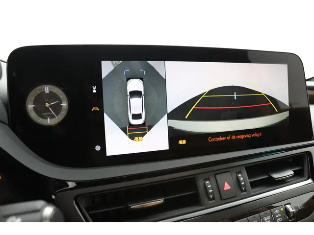 Lexus ES 300h President Line 2025 Hybride Benzine