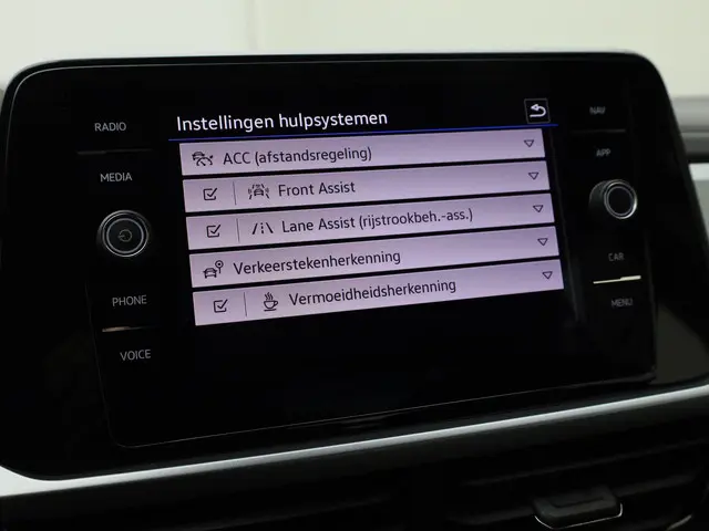 Volkswagen T-Roc 1.0TSI/110PK Life 2023 Benzine 12