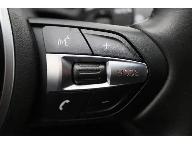 BMW X1 sDrive18i High Executive 2021 Benzine 35