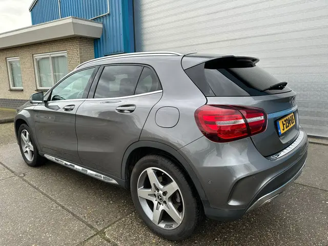 Mercedes-Benz GLA 200 Premium Plus 2017 Benzine 8