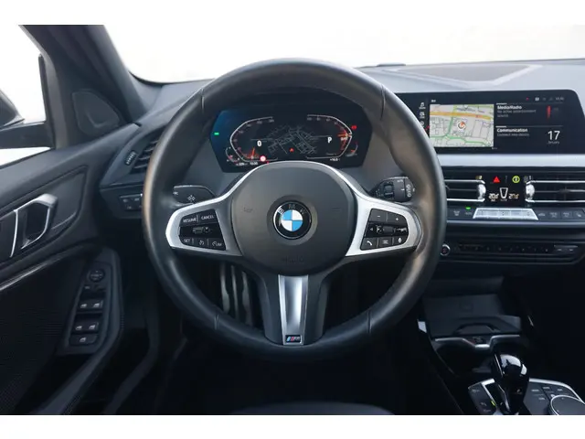 BMW 1 Serie 118i 2024 Benzine 12