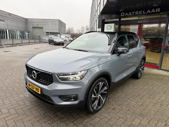 Volvo XC40 1.5 T3 R-Design 2022 Benzine 2