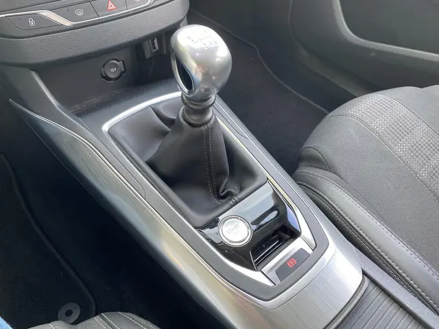 Peugeot 308 1.2T 130pk Tech Edition 2018 Benzine 13