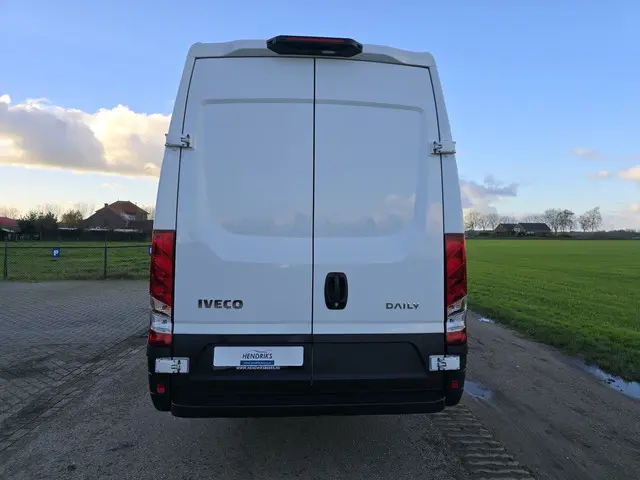 Iveco Daily 35S18HV 3.0 410 H2 2023 Diesel 4