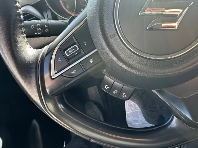 Suzuki Swift 1.0 Stijl , AUTOMAAT 2019 Benzine 12