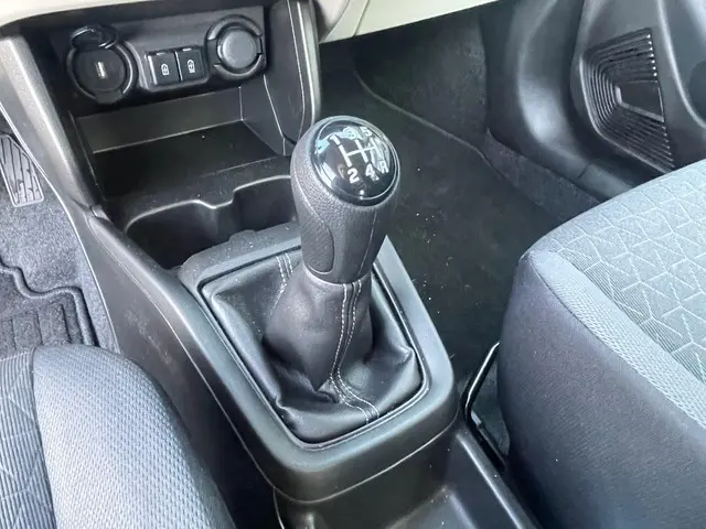 Suzuki Swift 1.2 Select Smart Hybrid 2025 Benzine 15