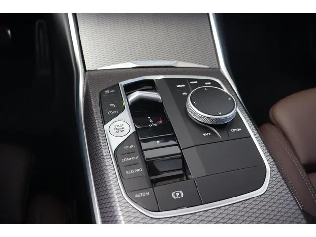 BMW 3 Serie Touring 318i 2024 Benzine 30