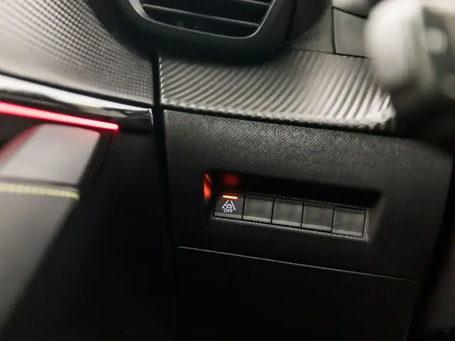 Peugeot 208 1.2 PureTech GT-Line Sport 2022 Benzine 23