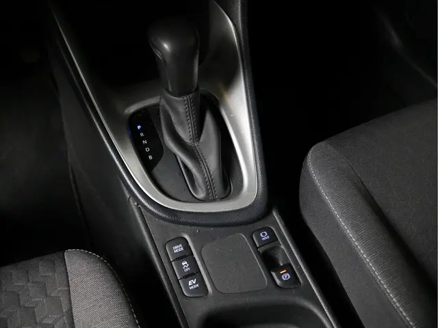 Toyota Yaris 1.5 Hybrid Dynamic 2023 Hybride Benzine 16