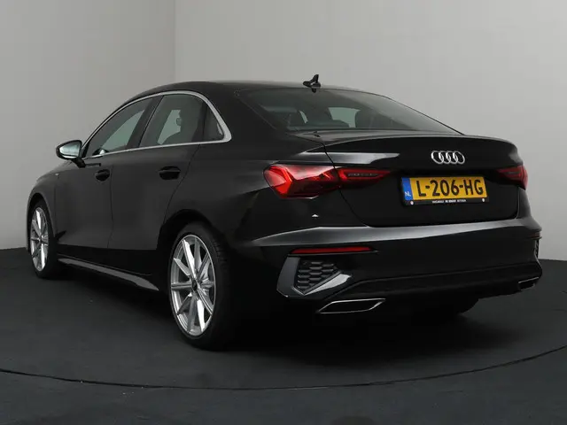 Audi A3 Limousine 35 TFSI S edition 2021 Benzine 36