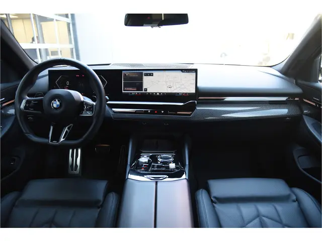 BMW 5 Serie 520i M-Sport 2024 Benzine 31