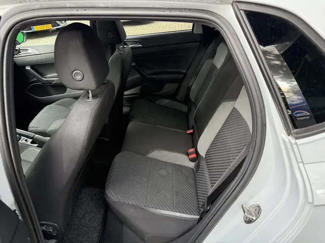 Volkswagen Polo 1.0 TSI Highline R-Line 2019 Benzine 12