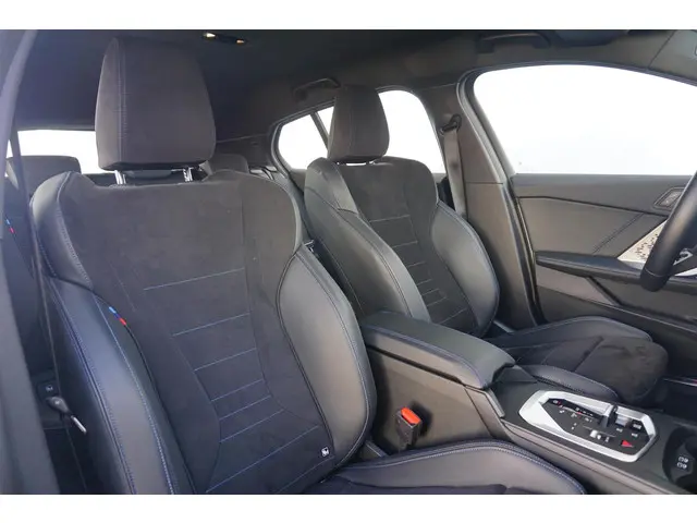 BMW 1 Serie 120 2024 Benzine 8