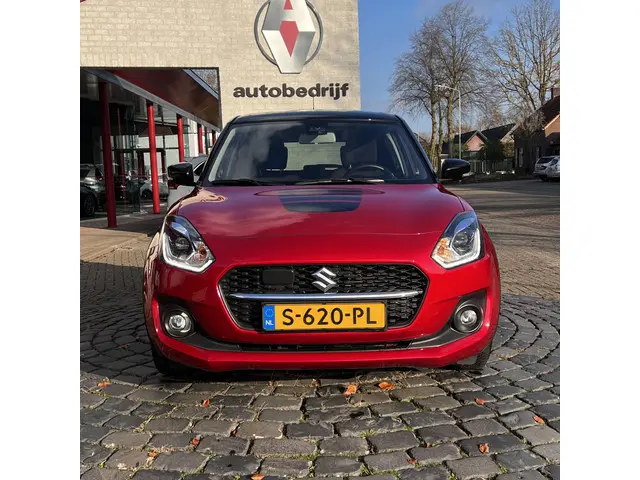 Suzuki Swift 1.2 SportLine Smart Hybrid 2023 Benzine 24
