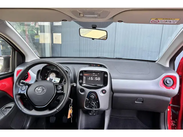 Toyota Aygo 1.0 VVT-i x-play 2020 Benzine 27