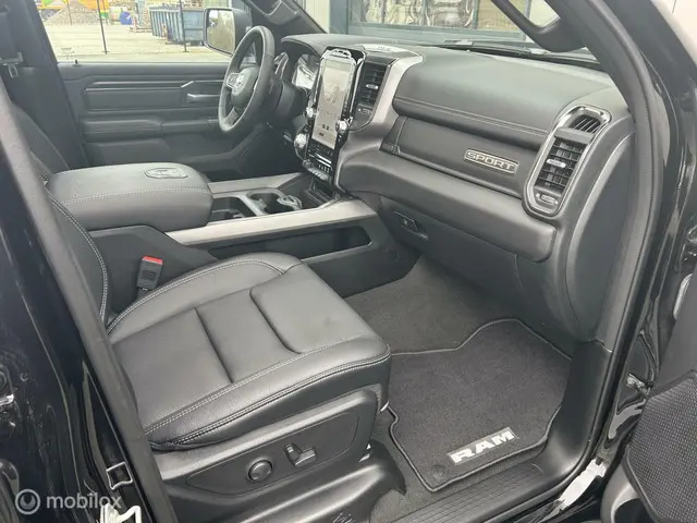 Dodge Ram 1500 4X4 5.7 V8 4x4 Crew Cab Sport 2024 LPG/Gas 18
