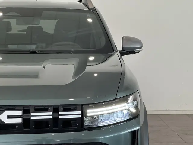Dacia Duster 1.6 Hybrid 140 Journey 2025 Hybride Benzine 11