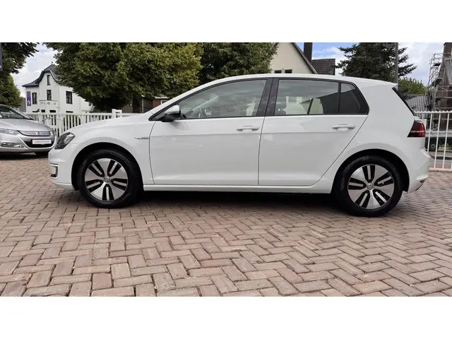 Volkswagen e-Golf 2