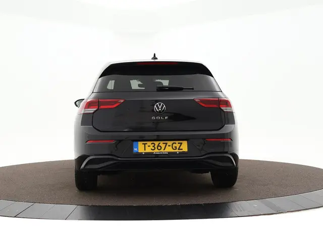 Volkswagen Golf 1.0 Tsi 110pk Life 2023 Benzine 32