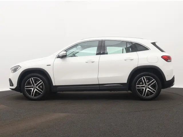 Mercedes-Benz GLA 250 e Progressive 2021 Hybride Benzine 3