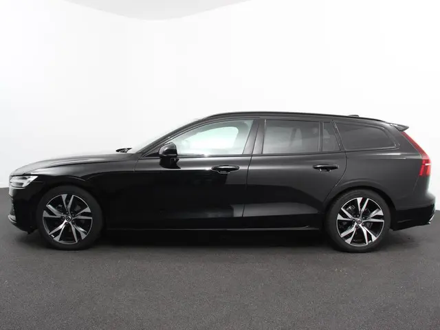 Volvo V60 2.0 B4 R-Design 2022 Benzine 8