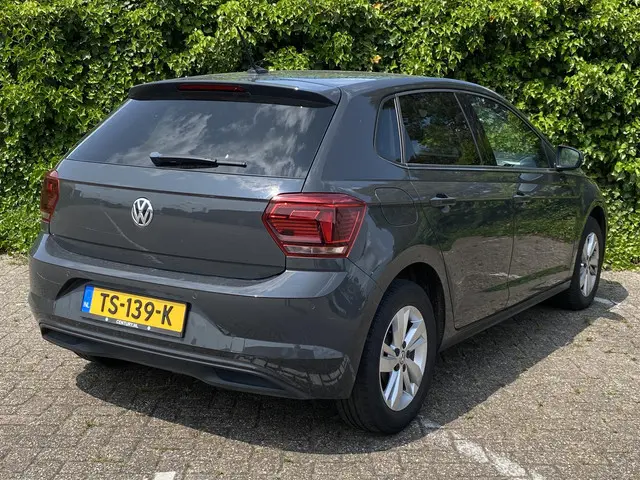 Volkswagen Polo 1.0 TSI Highline 2017 Benzine 12