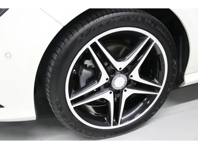 Mercedes-Benz CLA 180 2014 Benzine 4